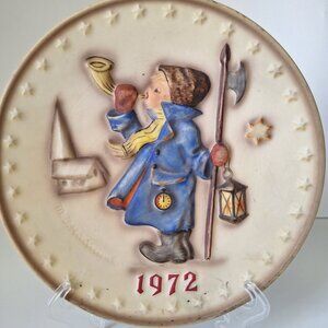 1972 2ND ANNUAL GOEBEL M.I. HUMMEL COLLECTOR PLATE HEAR YE, HEAR YE #265